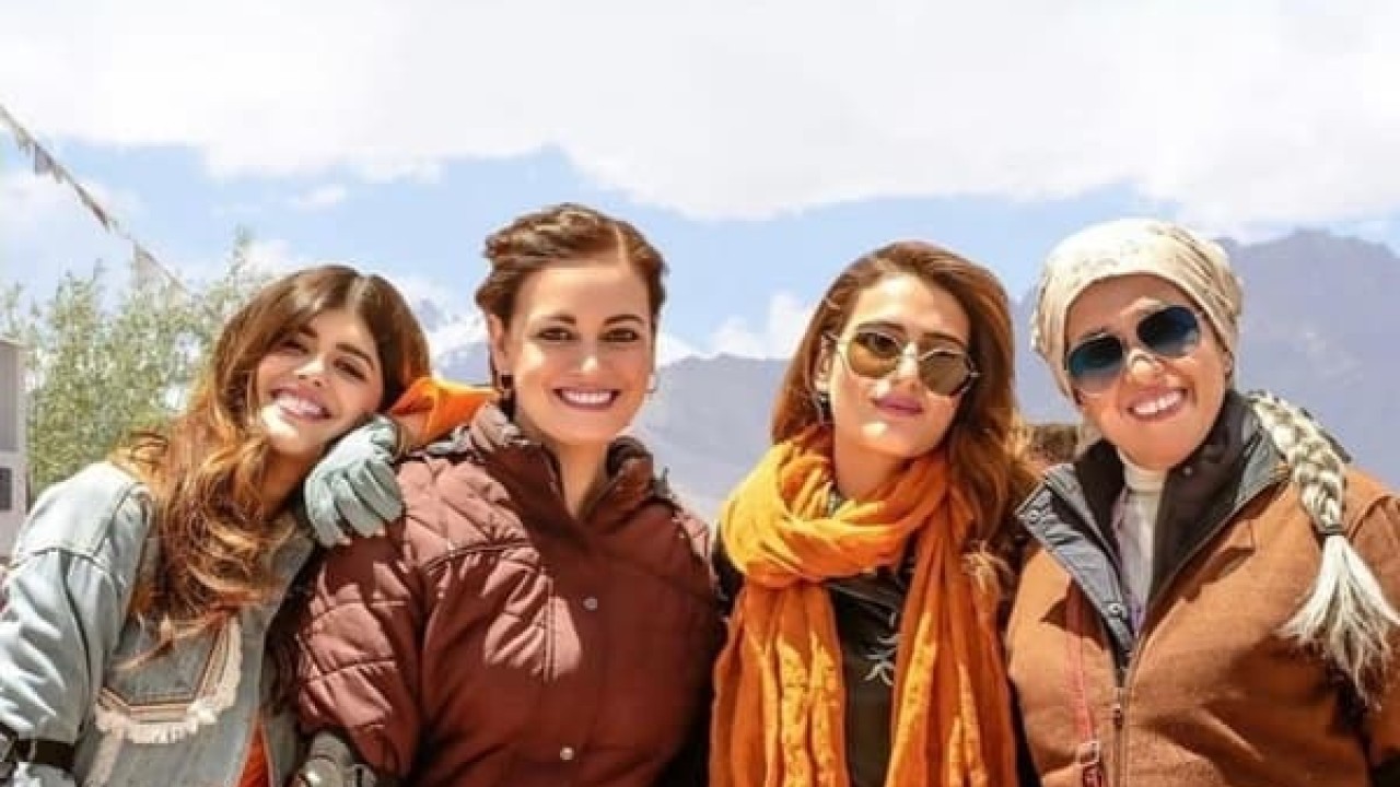 مشاهدة فيلم Dhak Dhak 2023 مترجم